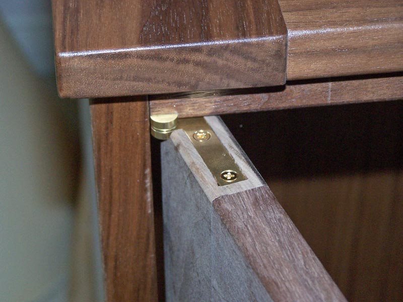 Brusson knife hinges